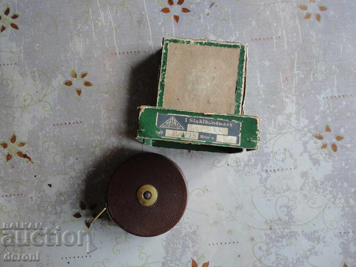 Delivery of Leather tape measure Metri 25 meters in a box