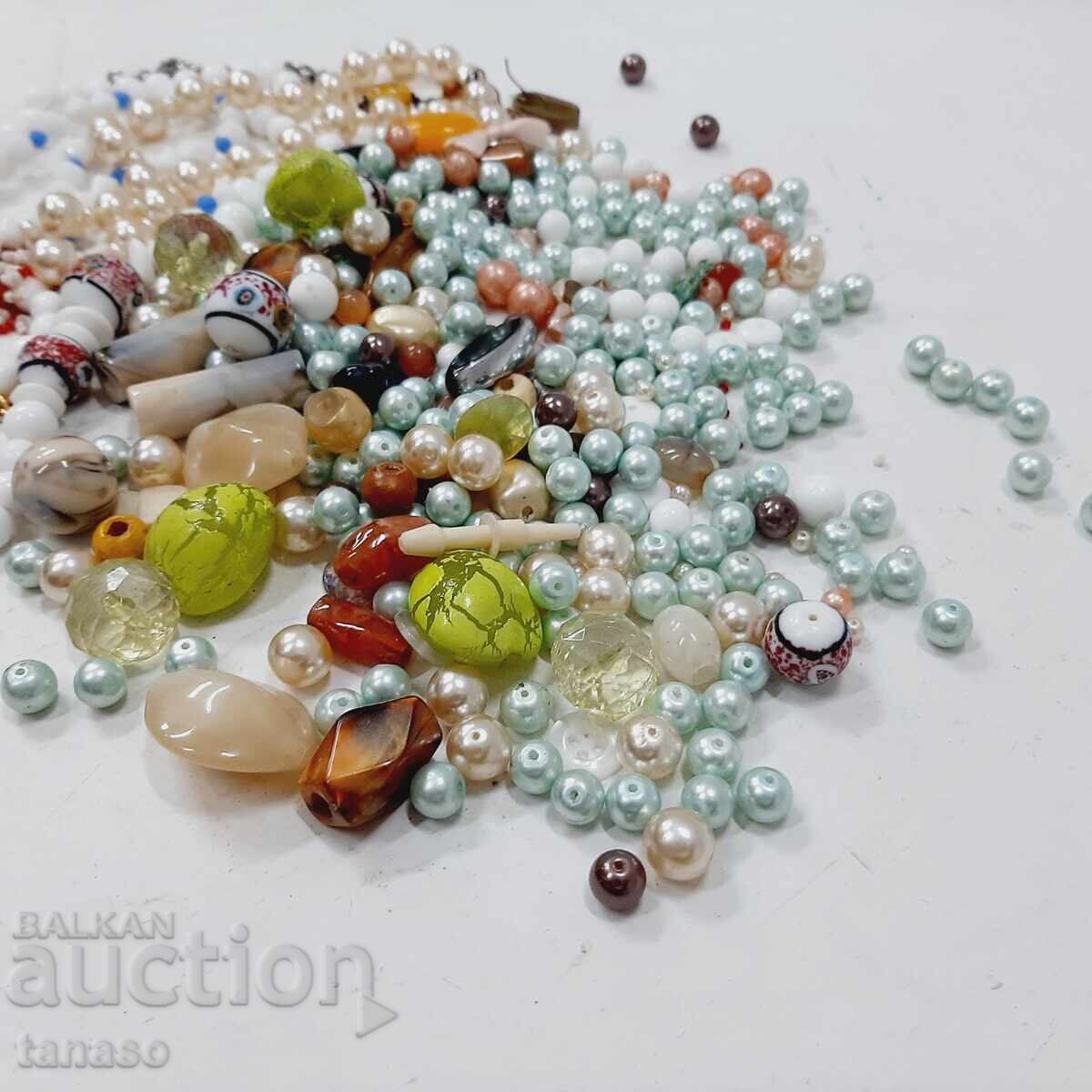 Delivery of Large lot of beads and stones (10.3) Delivery of Large lot of beads and stones (10.3)