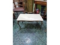 O măsuță grozavă din bronz antic cu blat de marmură