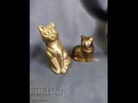 2 BRONZE CATS