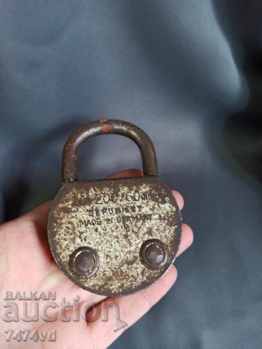 Auction OLD MASSIVE PADLOCK BRAND BURG Auction OLD MASSIVE PADLOCK BRAND BURG