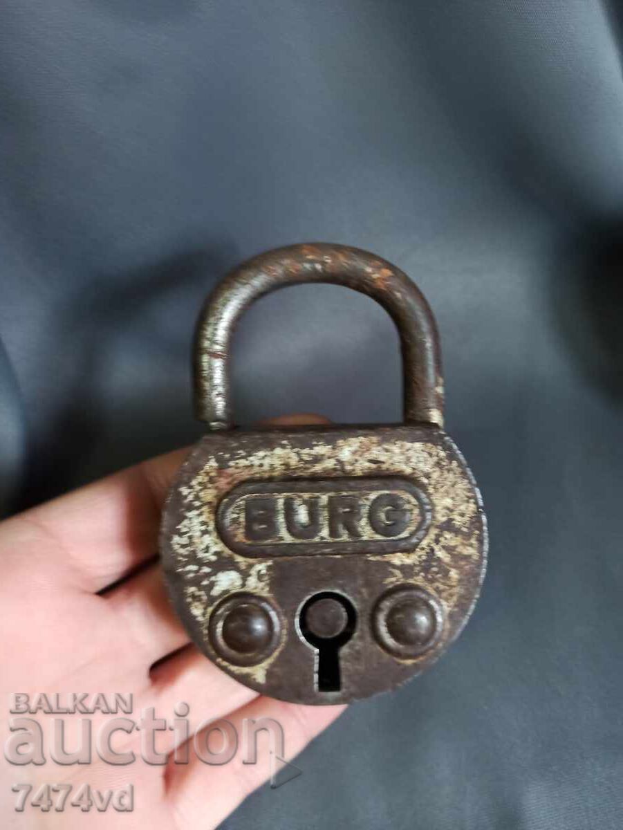 OLD MASSIVE PADLOCK BRAND BURG OLD MASSIVE PADLOCK BRAND BURG