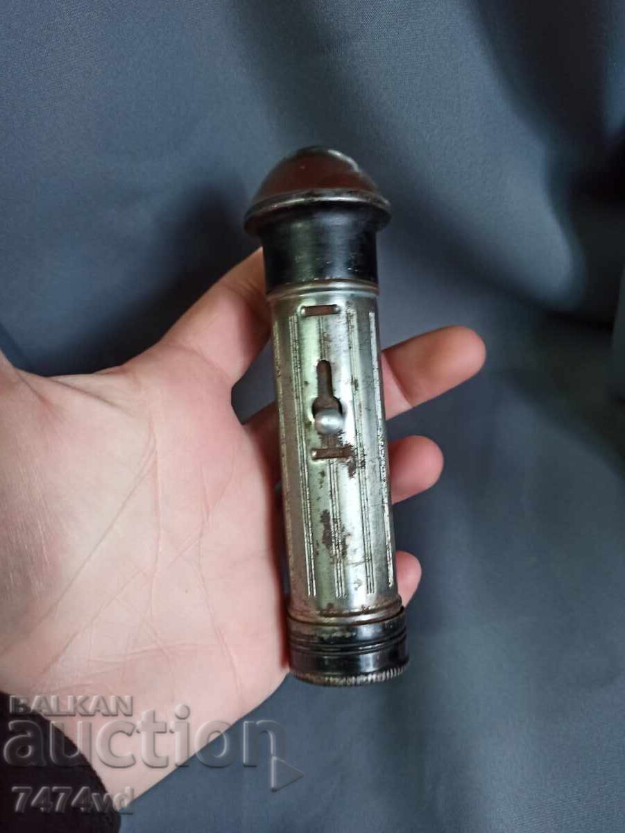 Delivery of OLD MILITARY FLASHLIGHT PERTRIX 582 Delivery of OLD MILITARY FLASHLIGHT PERTRIX 582