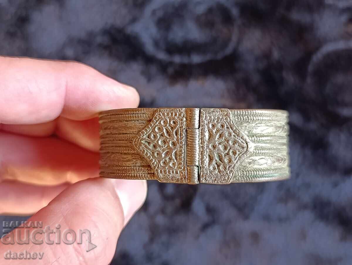 Old Renaissance silver bracelet, silver cut, costume jewelry with price 120.00 BGN | € 61.36 Old Renaissance silver bracelet, silver cut, costume jewelry with price 120.00 BGN | € 61.36
