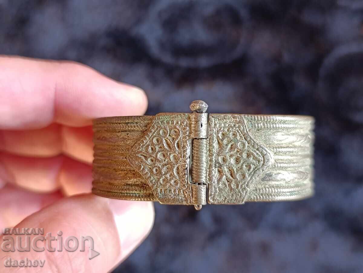 Old Renaissance silver bracelet, silver cut, costume jewelry Old Renaissance silver bracelet, silver cut, costume jewelry