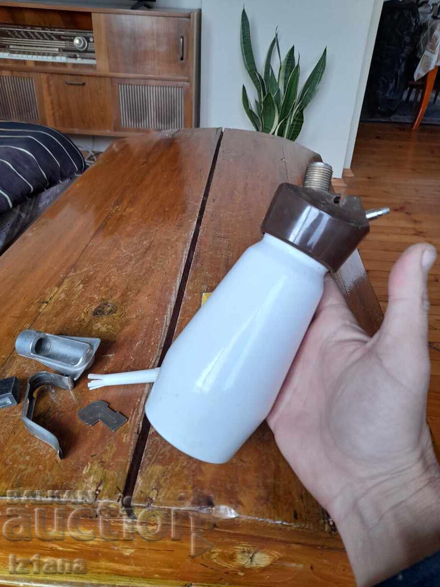 Delivery of Old Automa cake cream syringe Delivery of Old Automa cake cream syringe