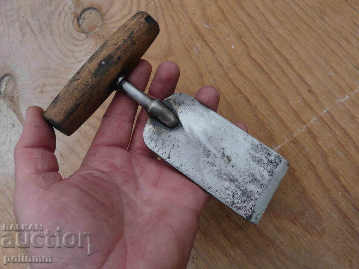 Auction Old carpentry tool - 306 Auction Old carpentry tool - 306