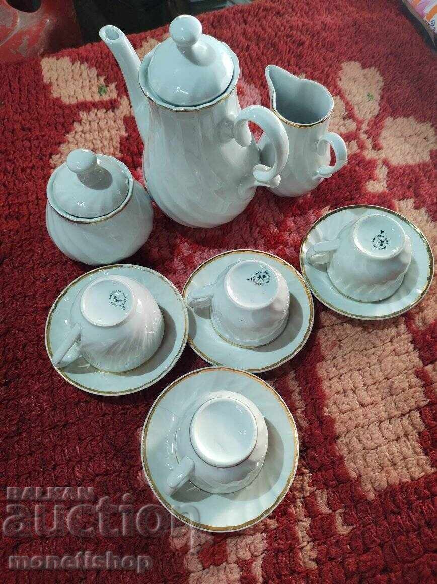 4 cups with saucers