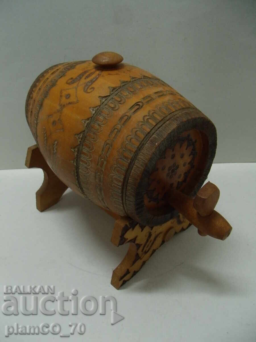 №*7857 old small wooden barrel - ornaments - pyrography with price 35.00 BGN | € 17.90 №*7857 old small wooden barrel - ornaments - pyrography with price 35.00 BGN | € 17.90