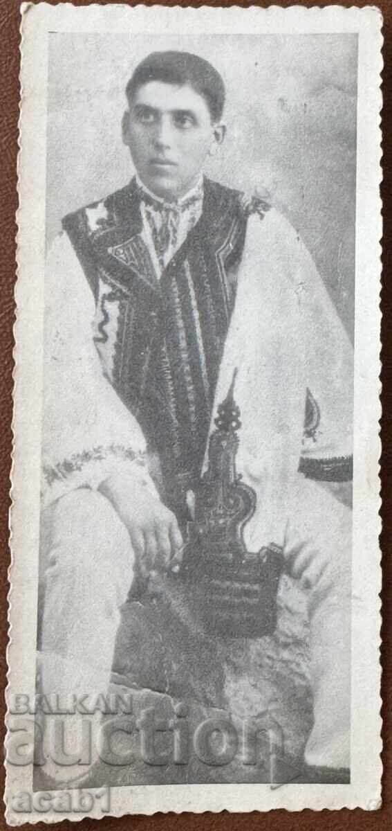 Αγόρι με καπέλο