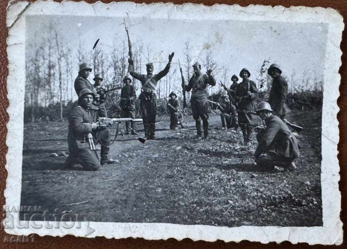 Hands up in "captivity" with price 19.99 BGN | € 10.22