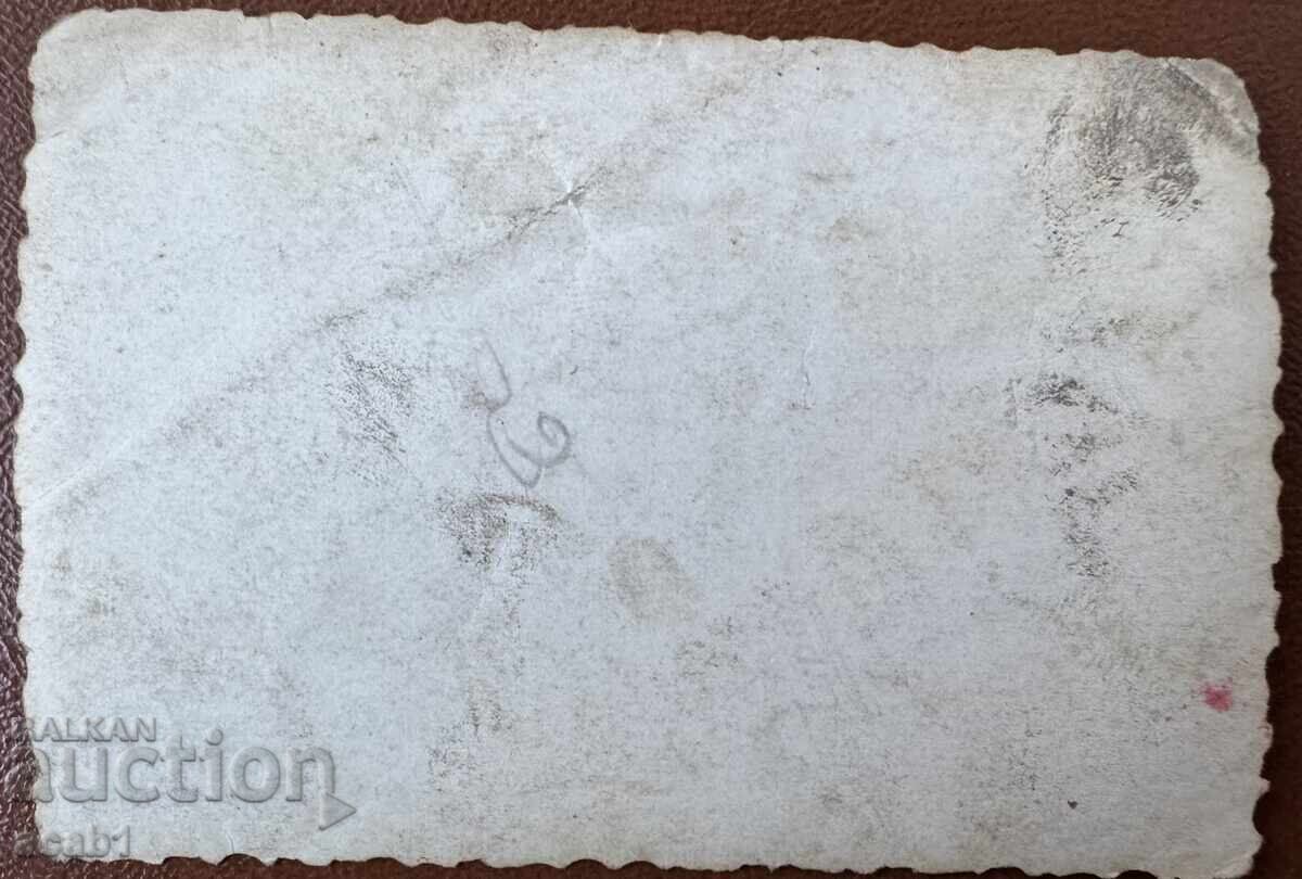 Auction  Hands up in "captivity"