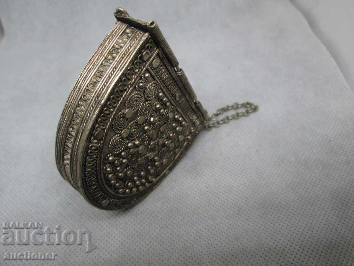 Auction TOBACCO BOX SILVER YEMENI FILIGREE 19TH CENTURY Auction TOBACCO BOX SILVER YEMENI FILIGREE 19TH CENTURY