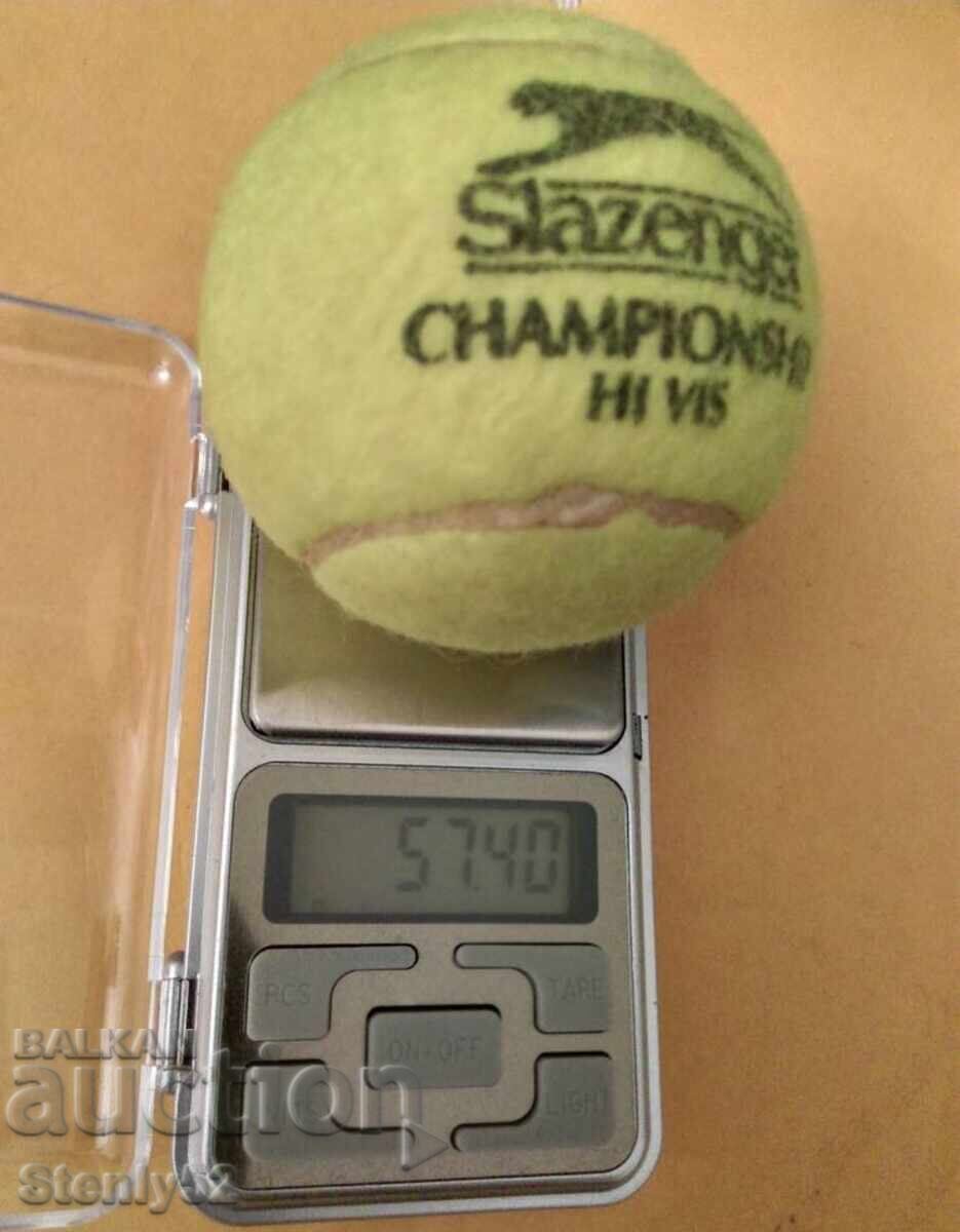 Mingi de tenis de marcă 3 buc. cu preț 20.00 BGN | € 10.23