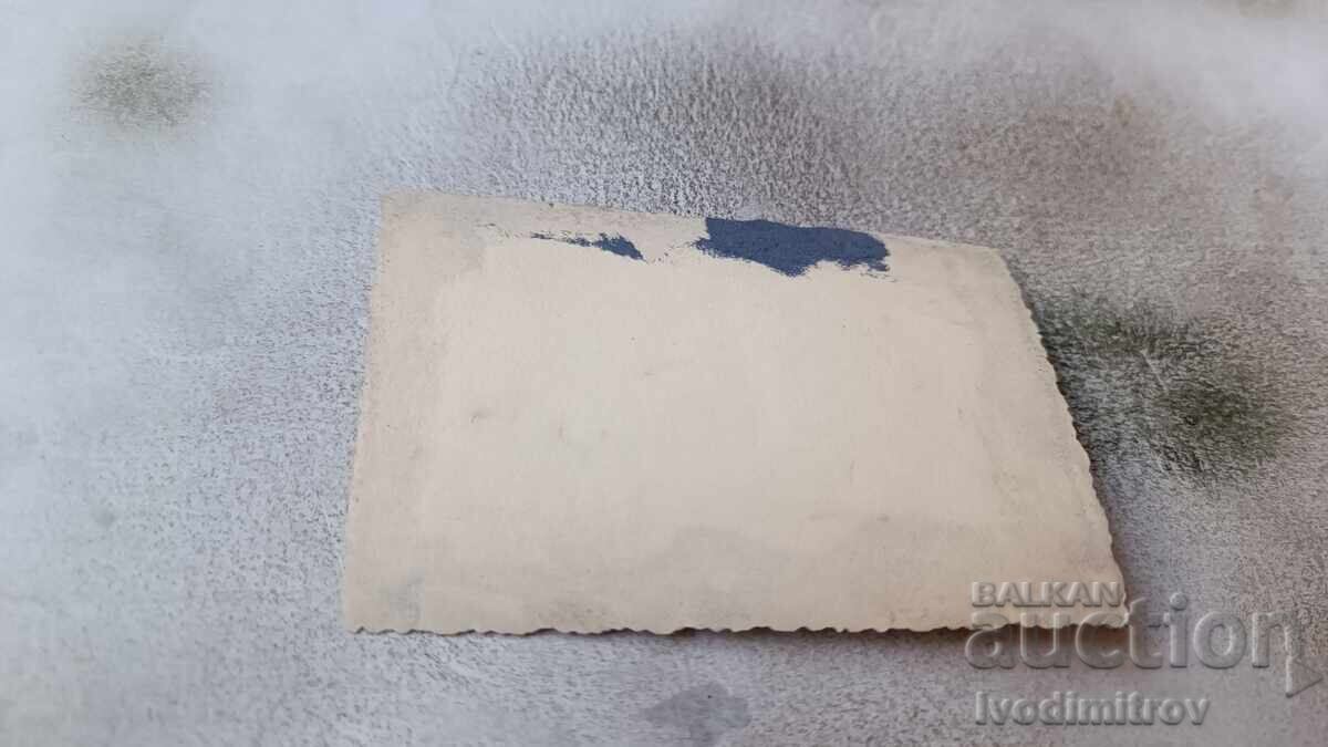 Φωτογραφία Μαθήτριες με στολές στην παραλία με τιμή 1.65 BGN | € 0.84