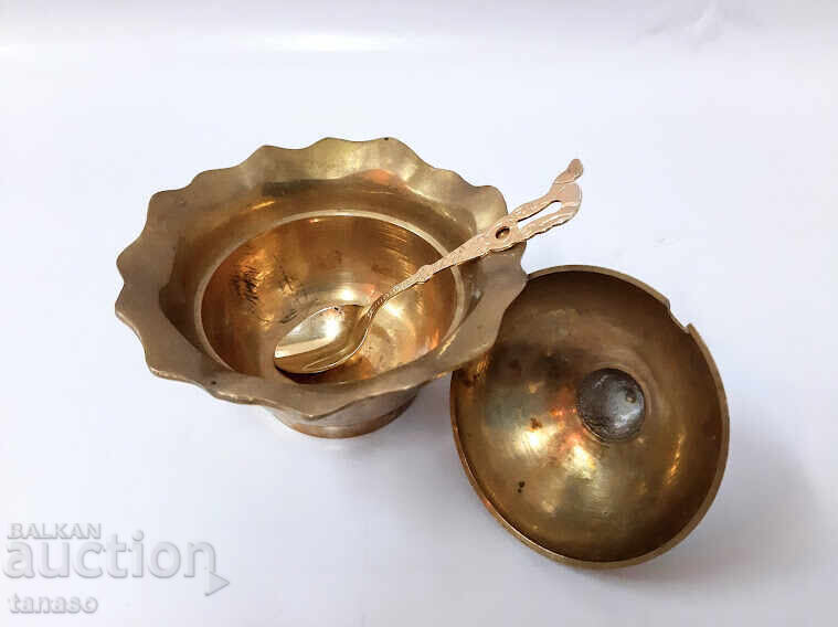 Auction Old brass sugar bowl with spoon (1.3) Auction Old brass sugar bowl with spoon (1.3)