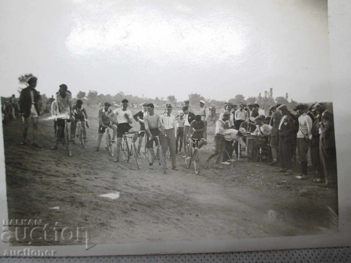 Delivery of CYCLING RACE-1920 Delivery of CYCLING RACE-1920