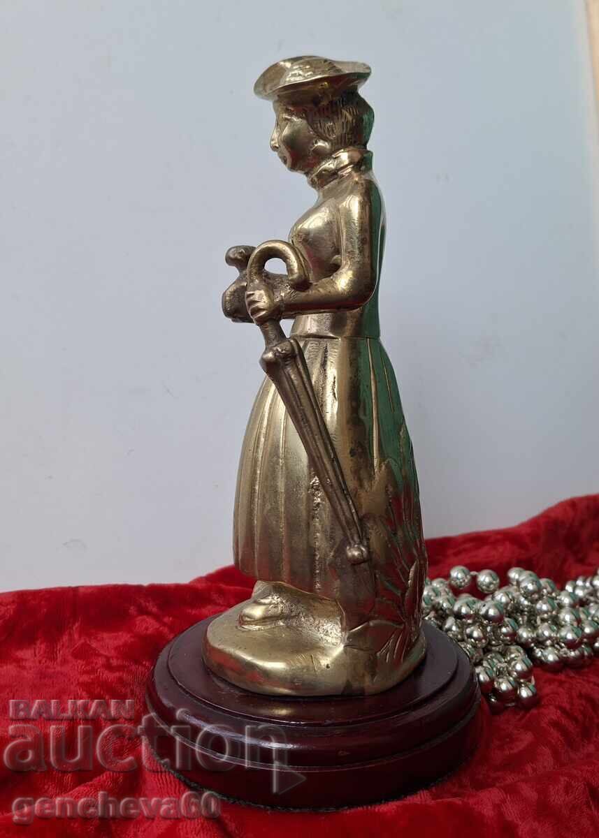 Delivery of Old bronze sculpture, "Lady with a puppy" Delivery of Old bronze sculpture, "Lady with a puppy"