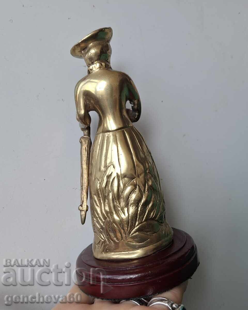 Old bronze sculpture, "Lady with a puppy" - 5 Old bronze sculpture, "Lady with a puppy" - 5