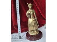 Παλαιό μεγάλο μπρούτζινο γλυπτό, "Κυρία με σκυλάκι"