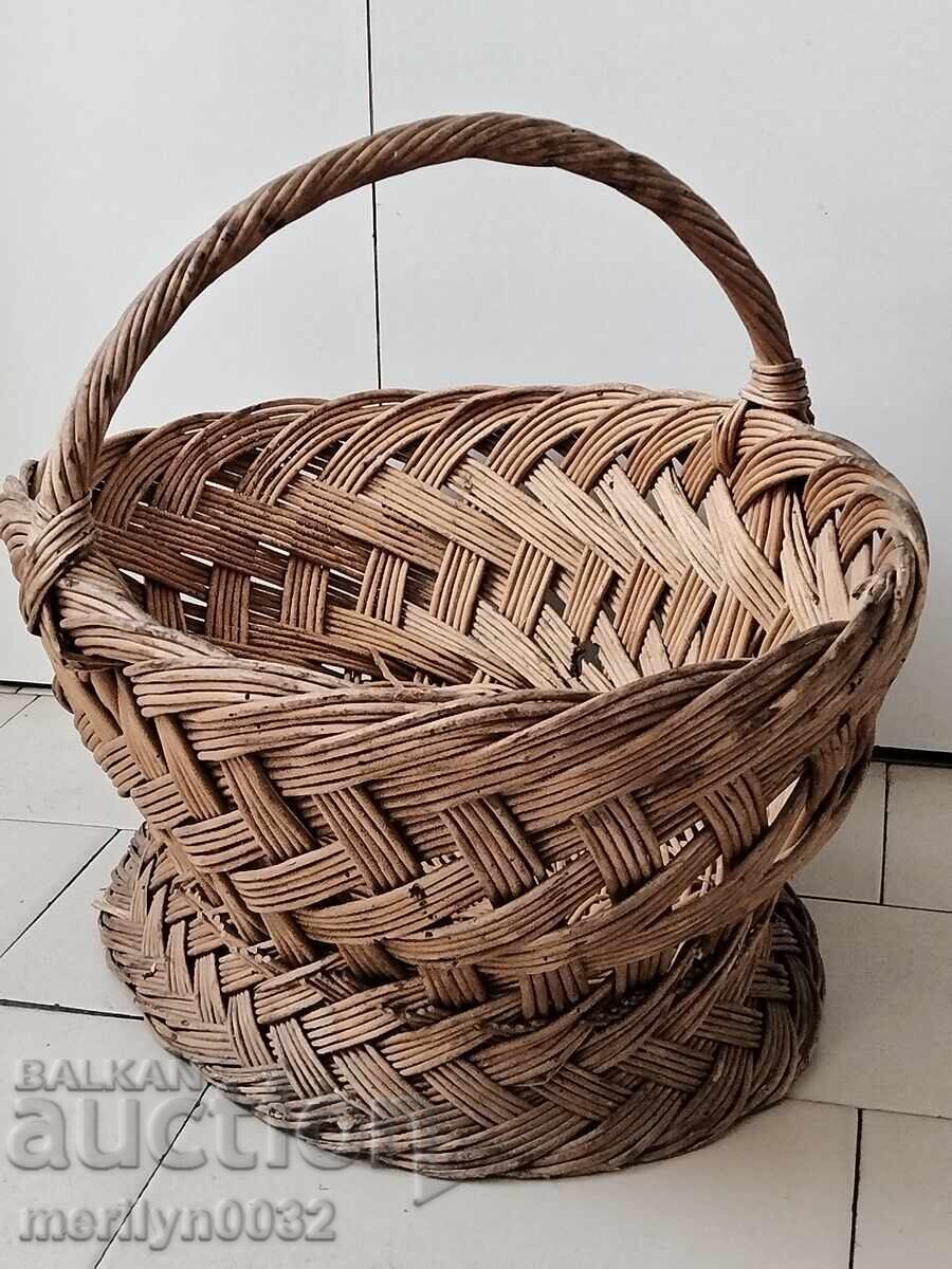 Delivery of Old wicker basket paner basket Delivery of Old wicker basket paner basket