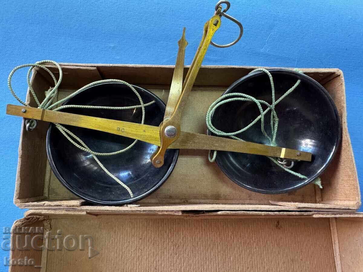 Παλιά ζυγαριά κοσμήματος με τιμή 30.00 BGN | € 15.34