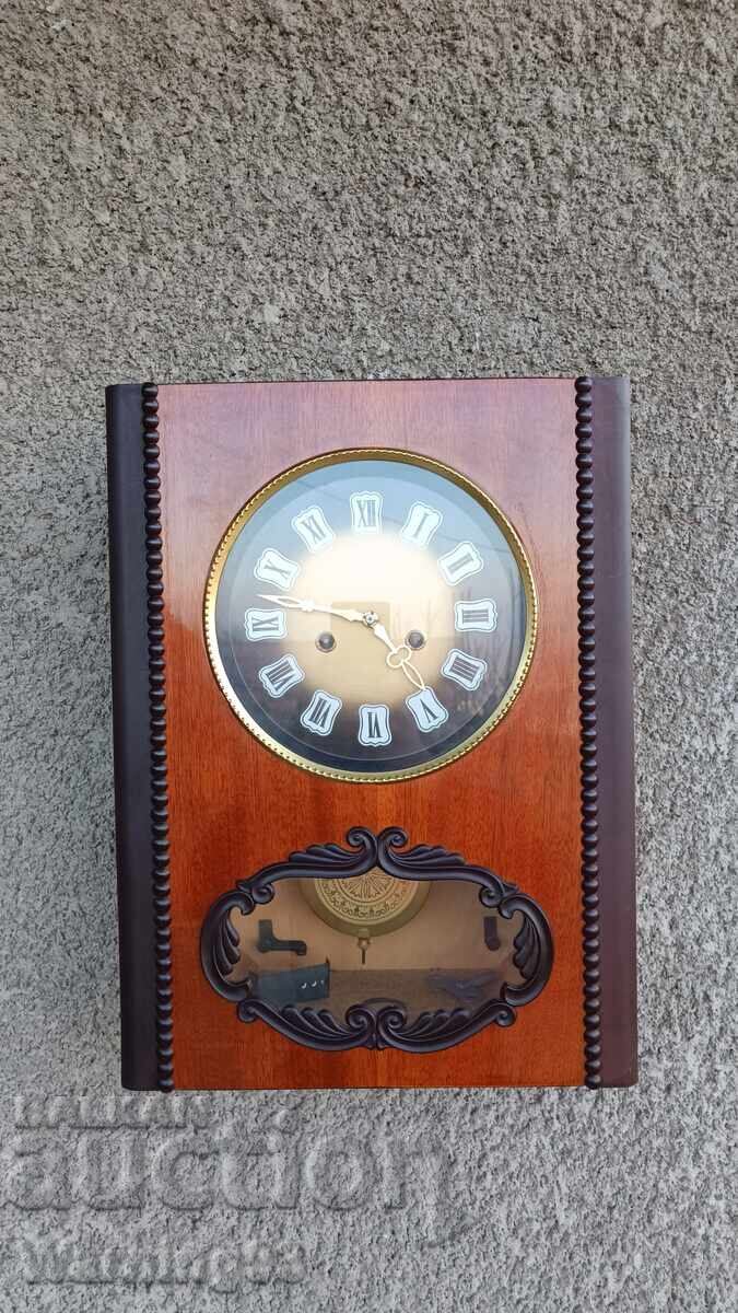 Παλιό ρωσικό ρολόι τοίχου - Yantar / Jantar - 1970 Παλιό ρωσικό ρολόι τοίχου - Yantar / Jantar - 1970