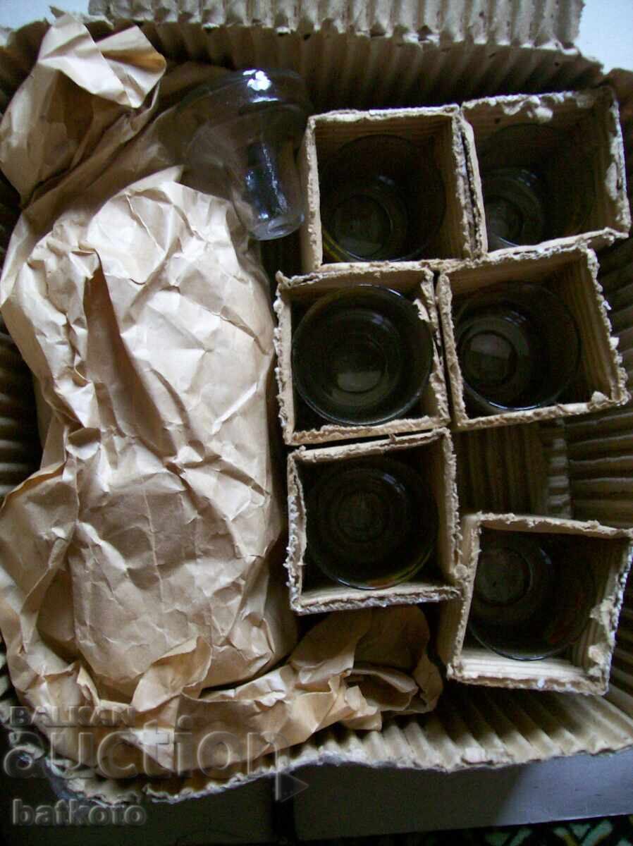 Old sauce service in packaging. Old sauce service in packaging.