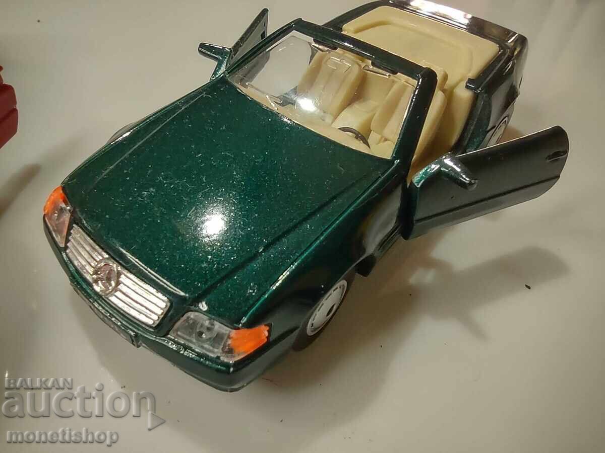 Auction  Two 1:42 scale carts