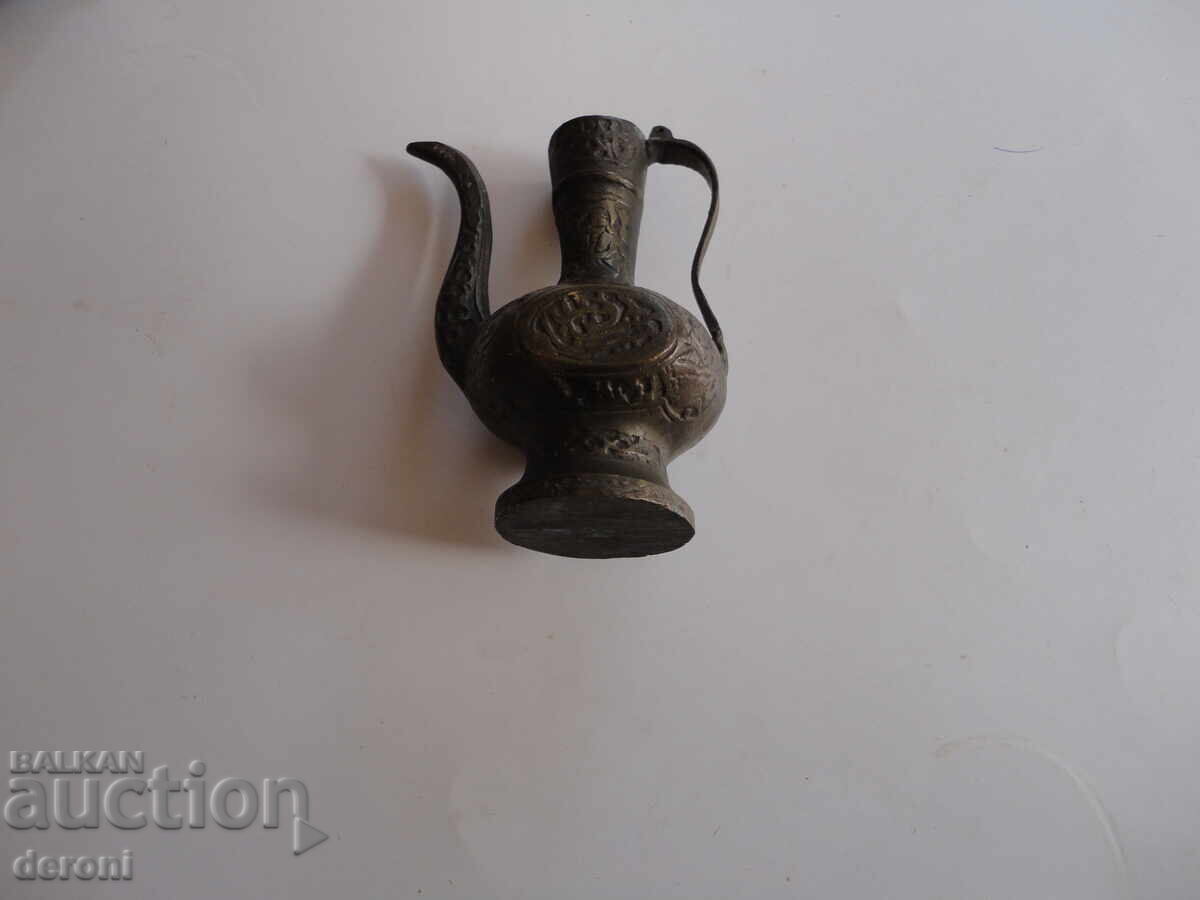 Delivery of Bronze ibrik vessel