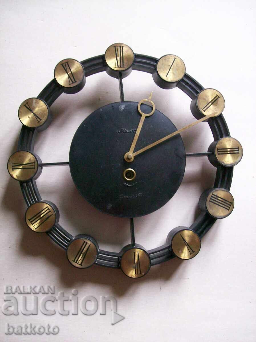 Working wall clock for maintenance Working wall clock for maintenance