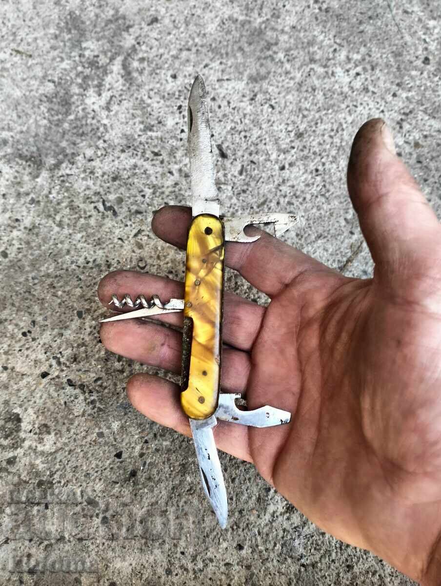 An old pocket knife with price 9.99 BGN | € 5.11 An old pocket knife with price 9.99 BGN | € 5.11