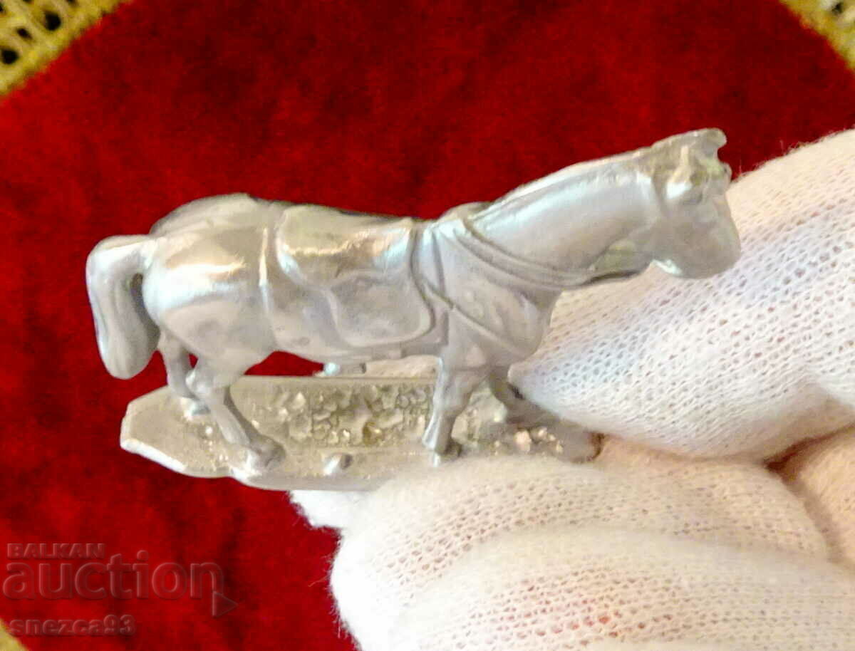 Auction  Statuette, figure of a Horse made of pewter