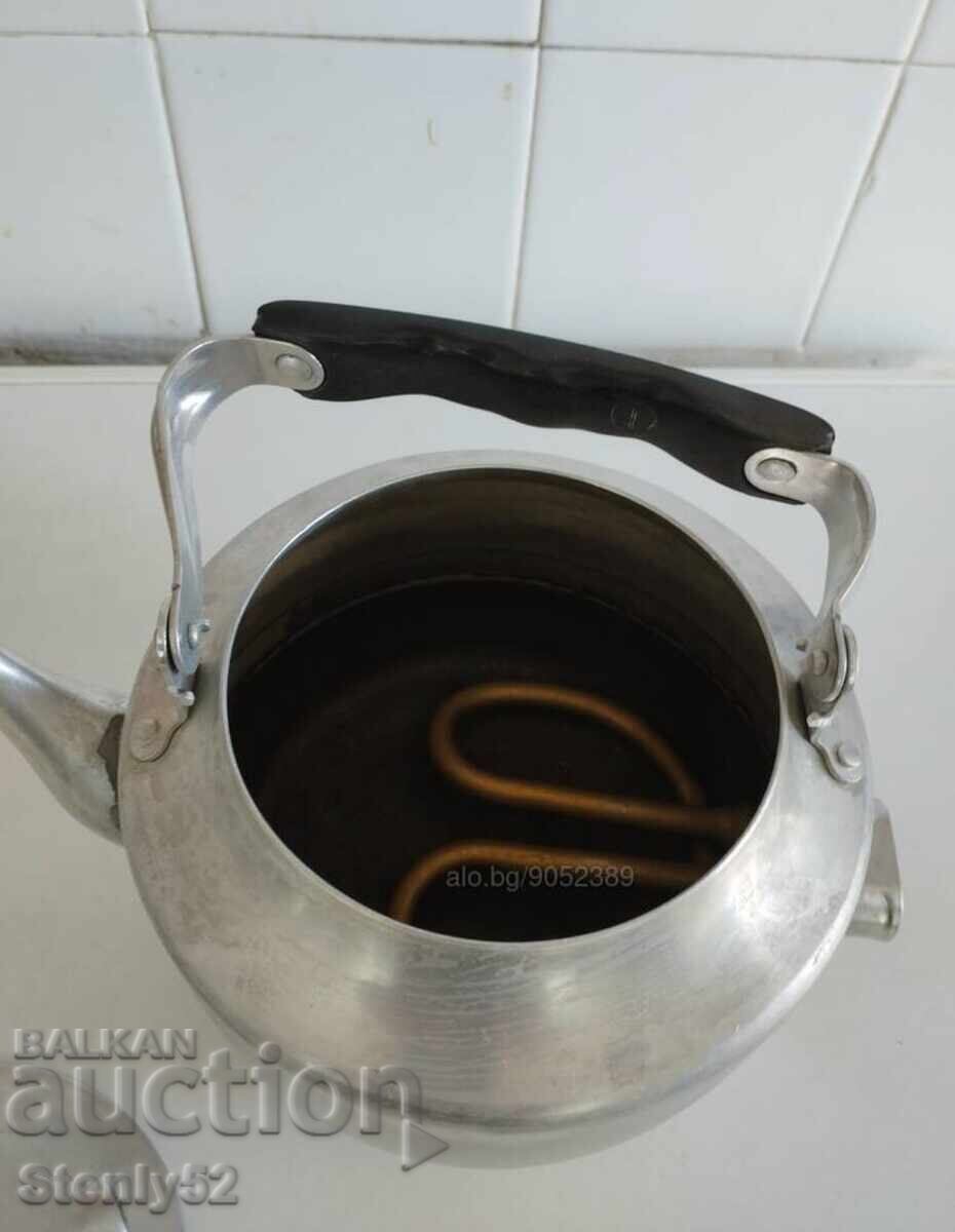 Russian aluminum electric kettle-reotana does not heat. with price 15.00 BGN | € 7.67 Russian aluminum electric kettle-reotana does not heat. with price 15.00 BGN | € 7.67