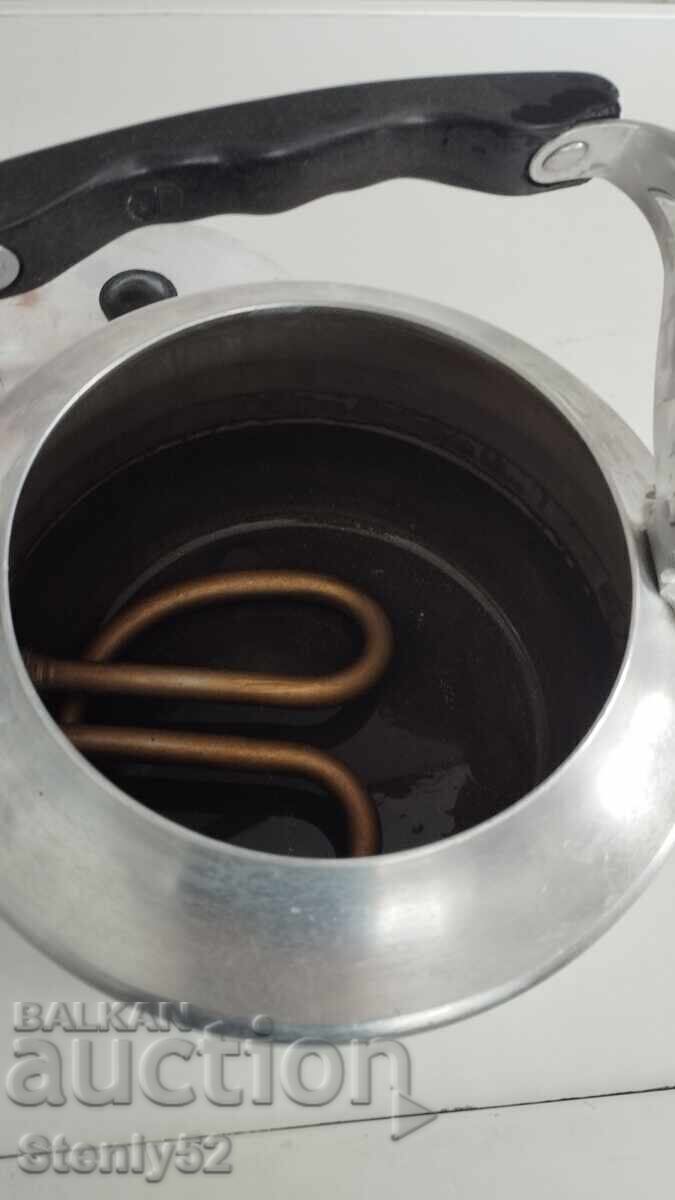 Chaĭnik elektricheski ruski aluminiev s nagrevatel. Preustroen za kotloni cu preț € 15.00 | 29.34 BGN