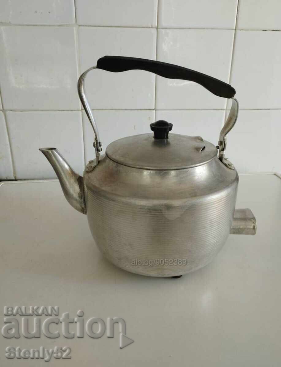 Russian aluminum electric kettle-reotana does not heat. Russian aluminum electric kettle-reotana does not heat.
