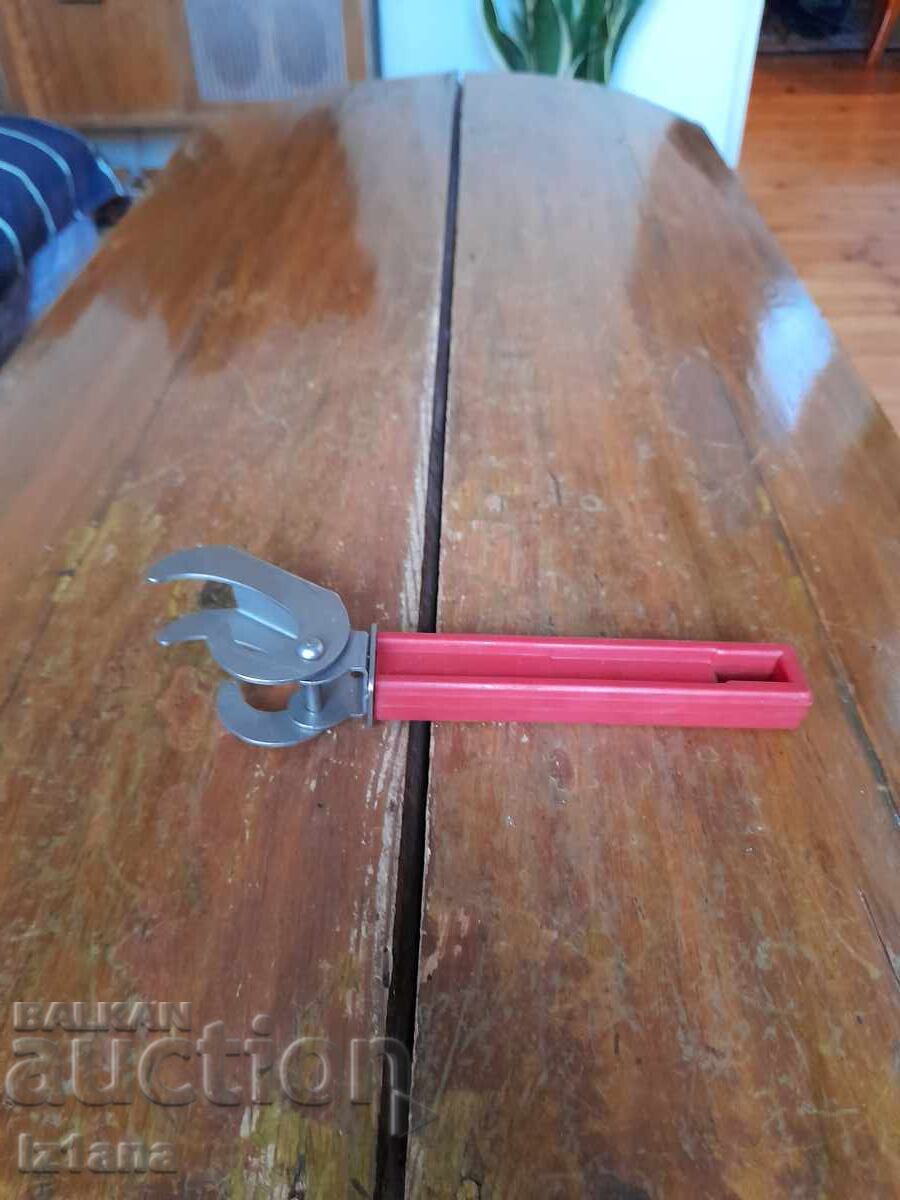 Old tongs, a device for removing jars Old tongs, a device for removing jars