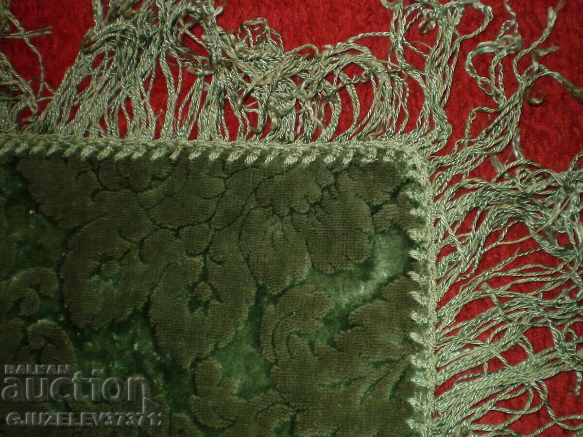 Livrarea Fata de masa dreptunghiulara vintage din catifea cu un design foarte frumos