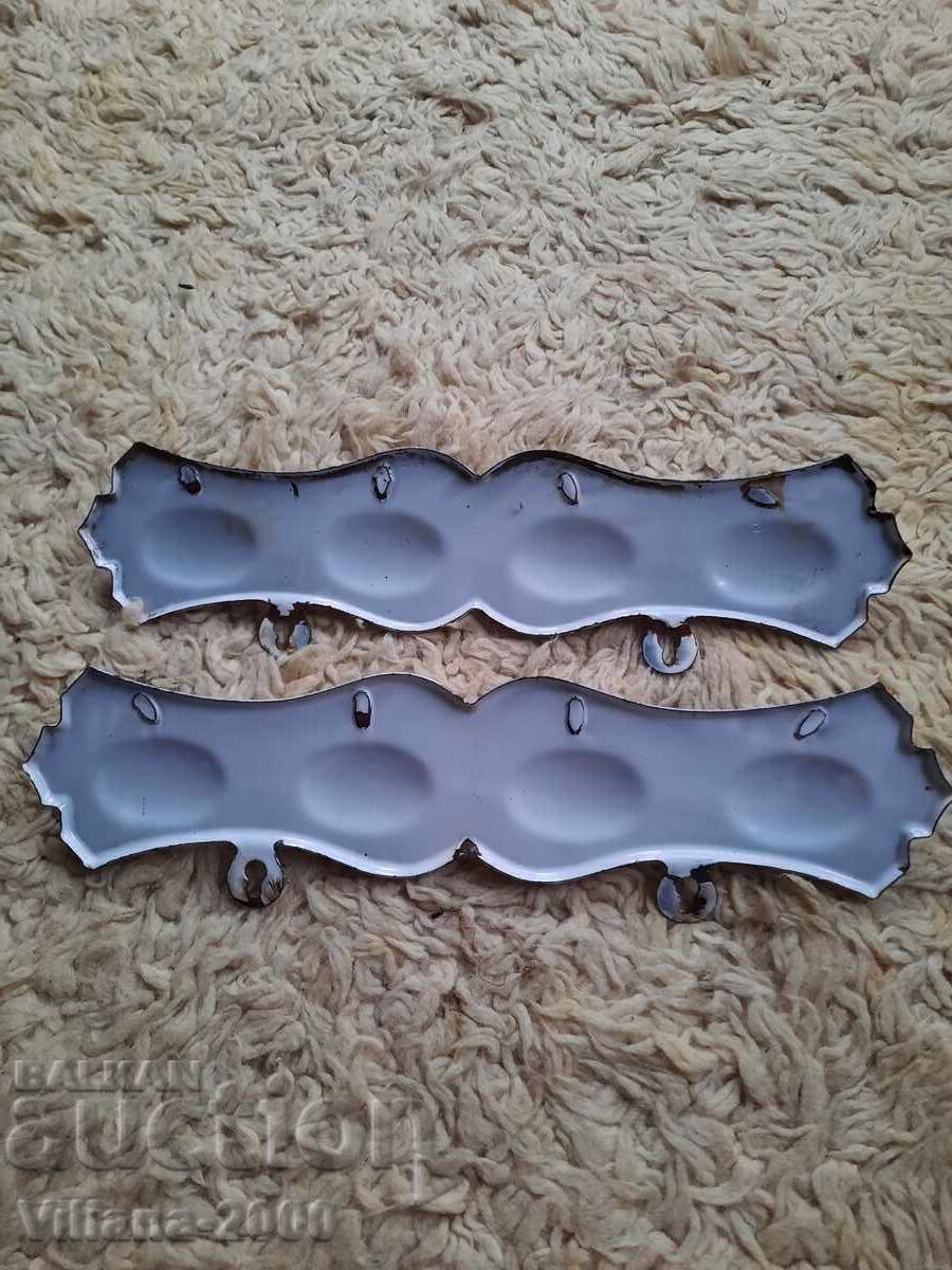 Παλιά εμαγιέ κρεμάστρα 2 τεμαχίων. με τιμή € 10.23 | 20.01 BGN