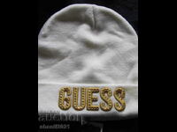 Нова с етикет Оригинална дамска шапка ,бяла ,марка GUESS