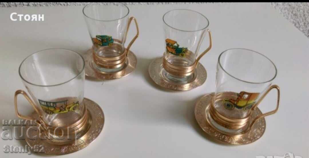 4 bucăți cești de ceai din sticlă cu subțire. 4 bucăți cești de ceai din sticlă cu subțire.