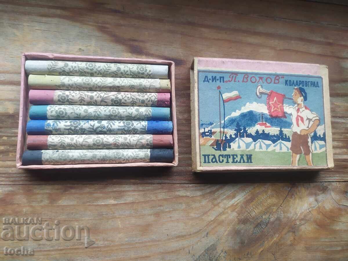 old crayons, unused with price 19.80 BGN | € 10.12 old crayons, unused with price 19.80 BGN | € 10.12