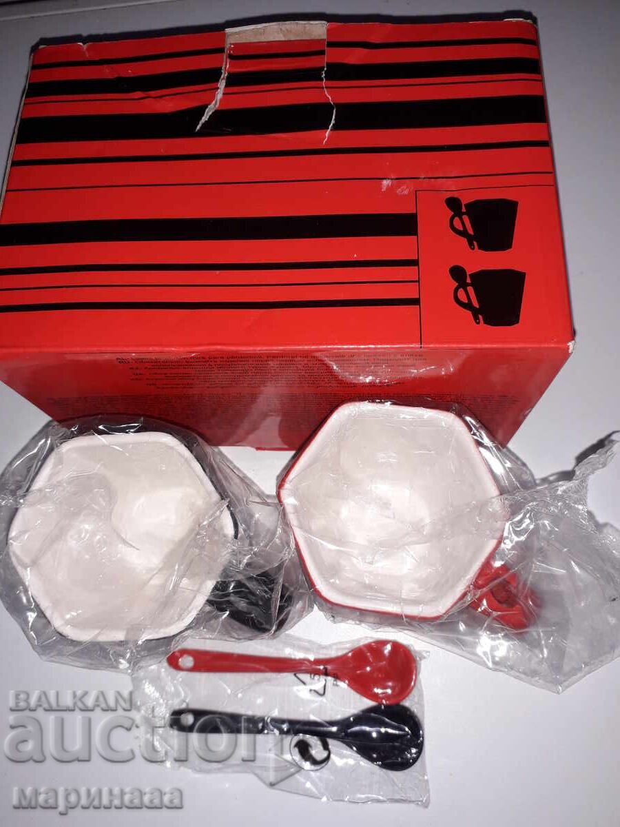 Delivery of PORCELAIN CUPS AND SPOONS SET Delivery of PORCELAIN CUPS AND SPOONS SET