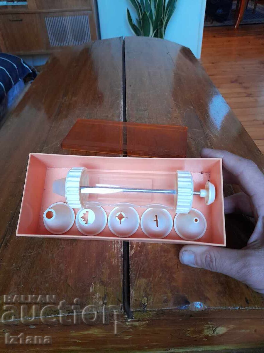 Auction An old pastry syringe Auction An old pastry syringe