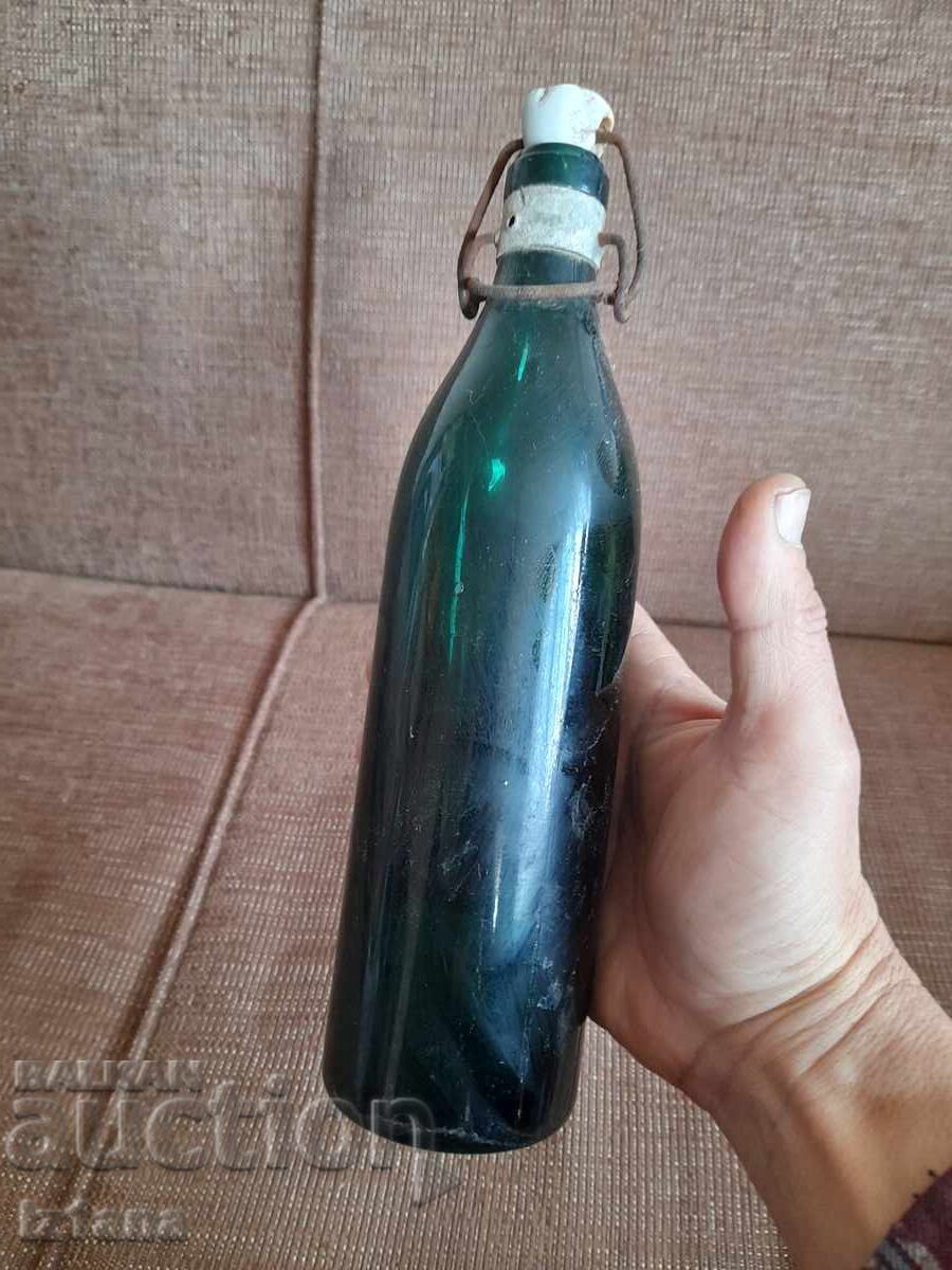 Sticla veche de bere cu preț 37.00 BGN | € 18.92 Sticla veche de bere cu preț 37.00 BGN | € 18.92