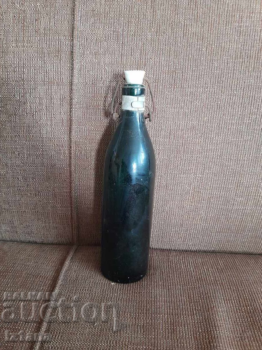 Sticla veche de bere Sticla veche de bere