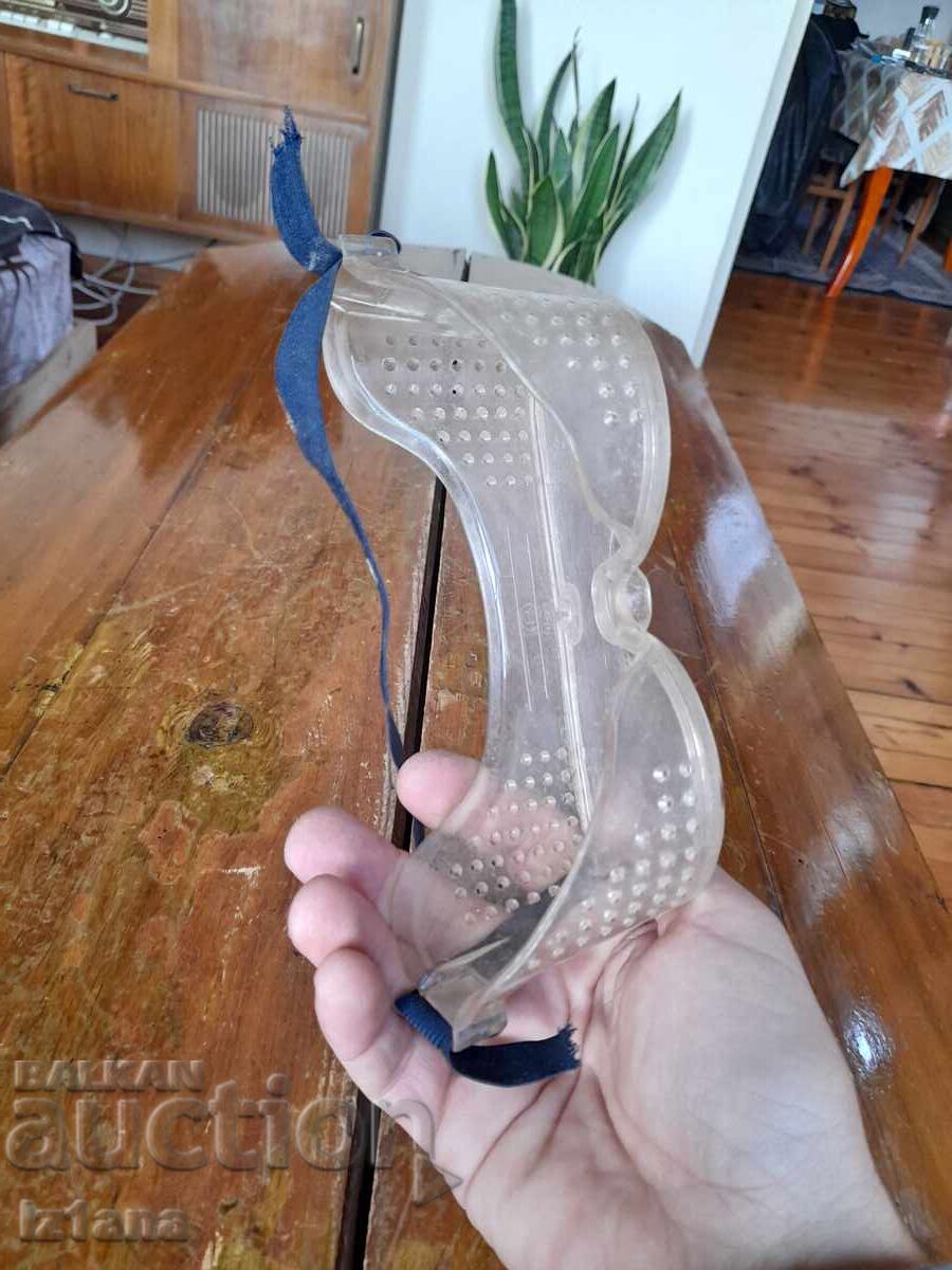 Delivery of Old safety glasses Delivery of Old safety glasses