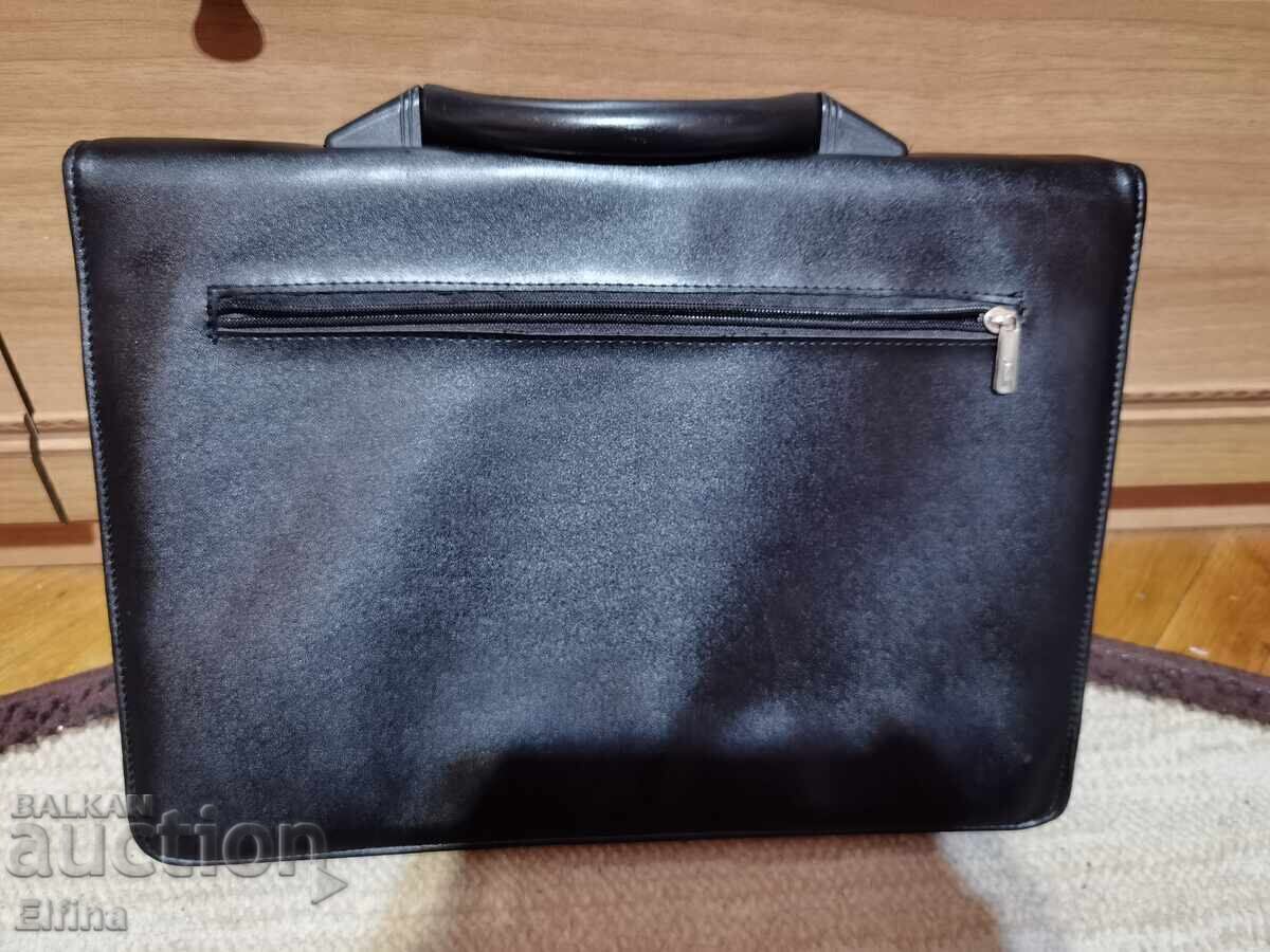 Elegant men's briefcase - style and convenience in one! with price 30.00 BGN | € 15.34 Elegant men's briefcase - style and convenience in one! with price 30.00 BGN | € 15.34