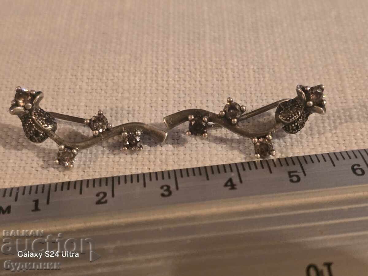 Auction  Silver earrings. I offer a wide variety of Silver earrings.