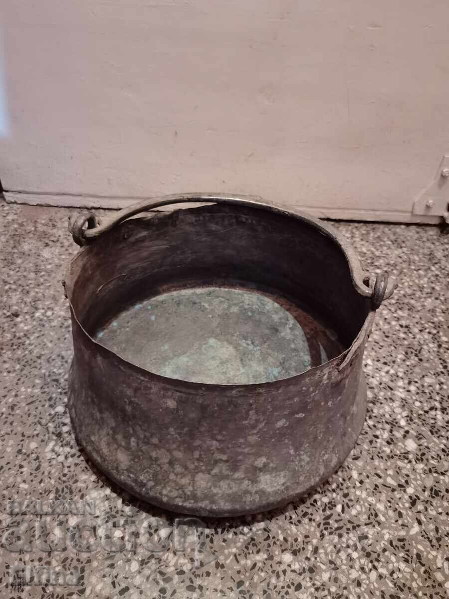 Vand cupru antic in stare excelenta, aproximativ 100g. Vand cupru antic in stare excelenta, aproximativ 100g.